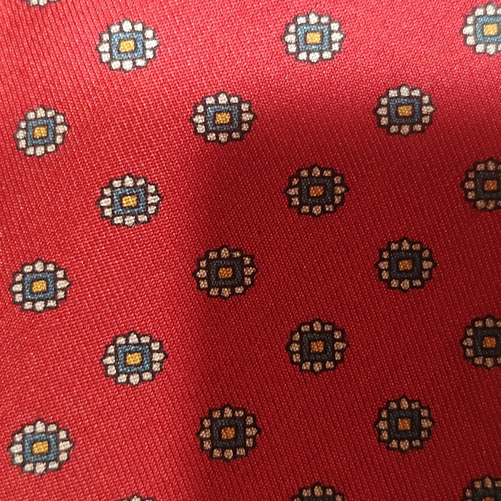 Classic Red Floral Men's Tie. All silk. - Picture 6 of 6